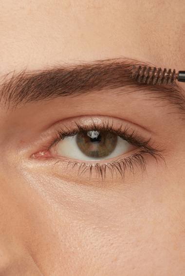 MNY 1H23 TATTOO BROW 3DAY MED BROWN APPLY EVAN 0301 760x1130